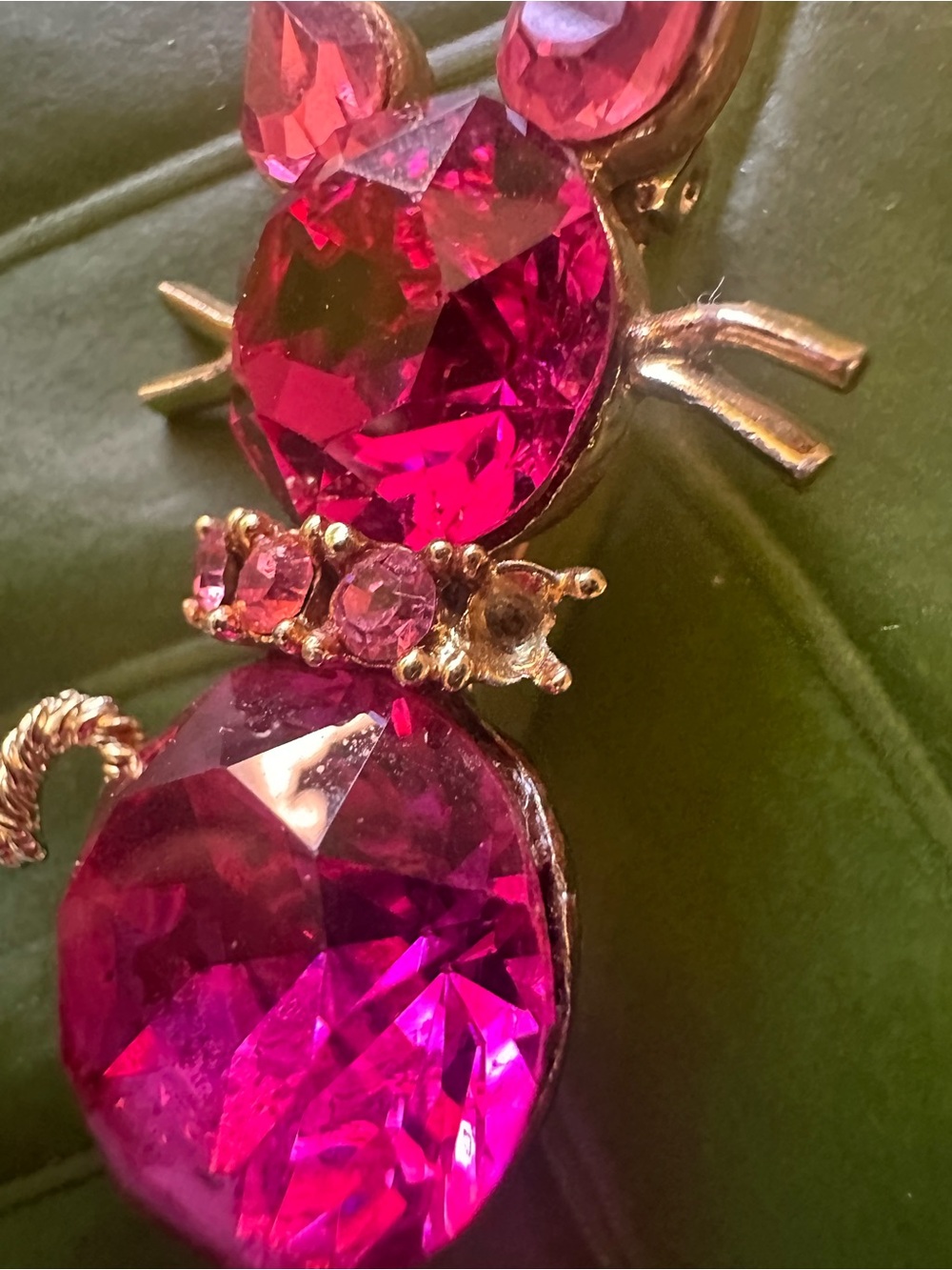 Pink Stamped Crystal Cat Brooch/missing collar stone - Picture 2 of 5